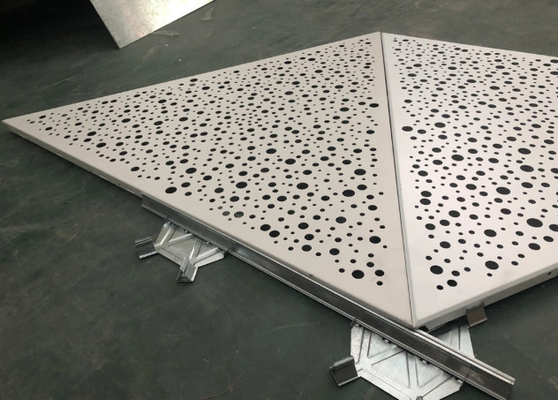 Trần kim loại nhôm đục lỗ ISO9001 cho dự án sân bay