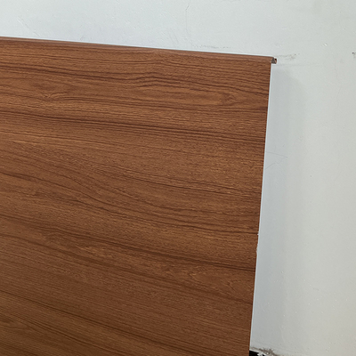 Trần kim loại nhôm 600x30x1.0mm hiện đại Trần dải S với gỗ nhìn bằng polyester