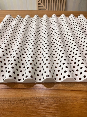 Tấm nhôm sóng hình sin 600x630x2.0mm có đường kính thủng 10 mm