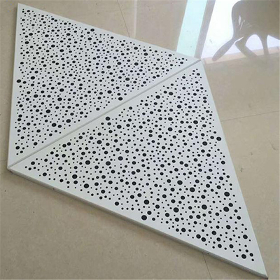 Kẹp trần kim loại nhôm 1000x1000x1000mm trong trần hình tam giác bằng kim loại