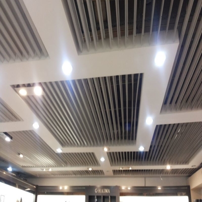 Trần kim loại nhôm chống ẩm Một loại màn hình Chiều dài 3000mm
