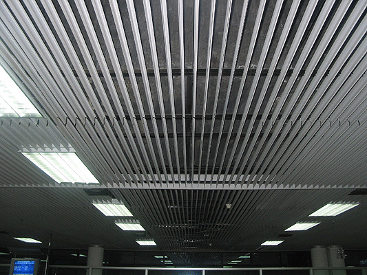 Trần kim loại nhôm màn hình chống cháy 200x3000mm dễ lau chùi