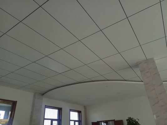 Nhôm 600x600mm đặt trên trần Độ dày 0,5mm cho trung tâm hội nghị
