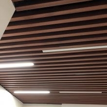 Trung tâm mua sắm Trần nhôm chữ U Độ dày 0,5mm Dễ dàng tháo rời