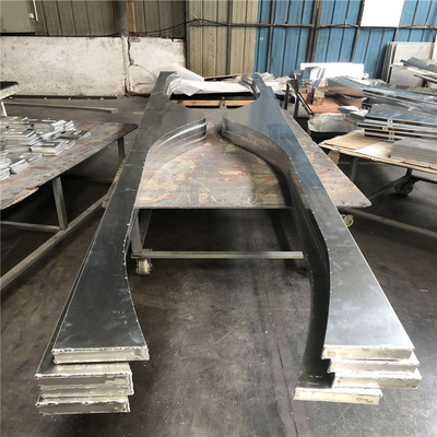 Trần nhôm vách ngăn dày 2 mm cho tòa nhà văn phòng