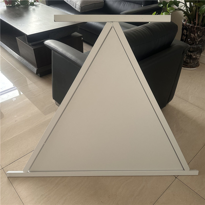 Tấm nhôm hình tam giác đục lỗ nằm trong tấm trần 1000x1000x1000MM