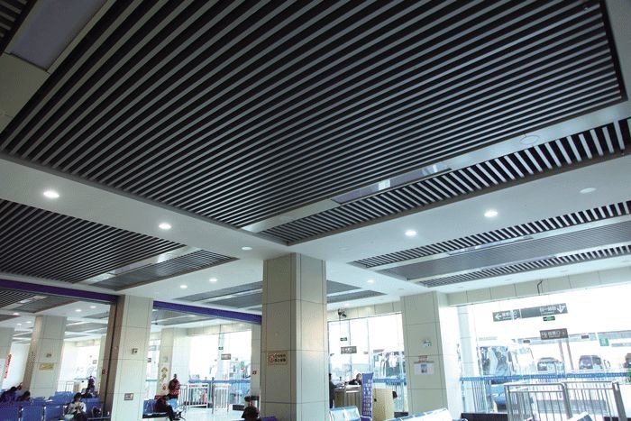 Treo trần nhôm U vách ngăn bằng thép mạ kẽm 600x600mm