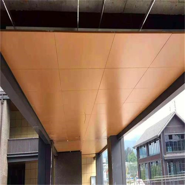 Trần kim loại nhôm 600x600 Móc đục lỗ bằng gỗ màu trên tấm trần